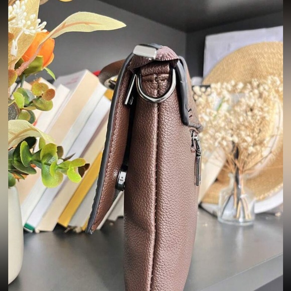 Luce vegan leather clutch